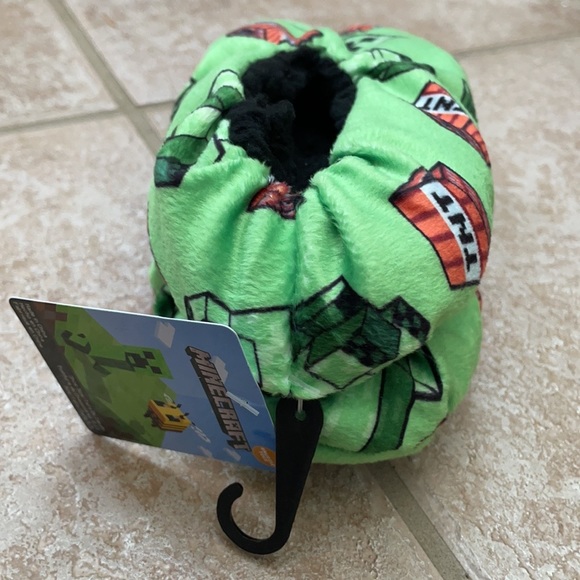 Minecraft Creeper TNT Snuggle Toes Slipper Socks - Picture 5 of 15